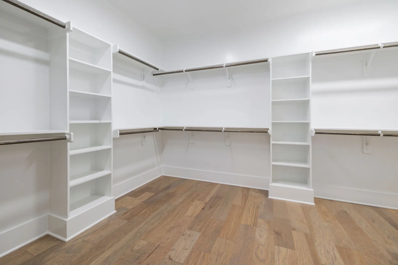 Closet Organizer: How to Choose the Best Storage System