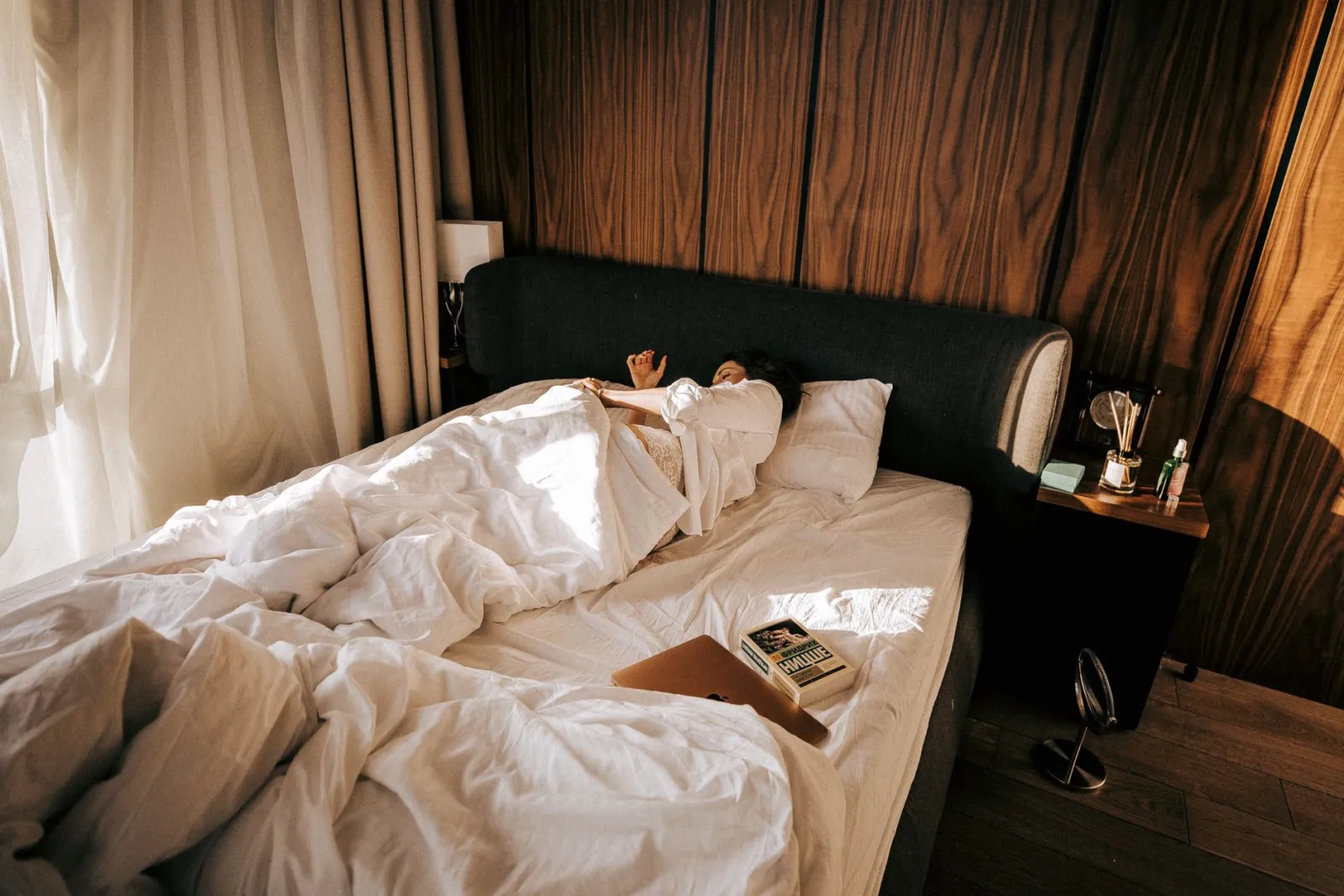 fitted bed sheet corners